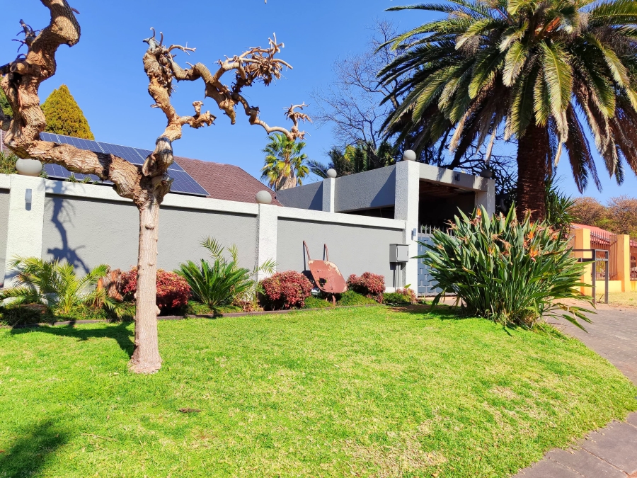 6 Bedroom Property for Sale in Doringkruin North West